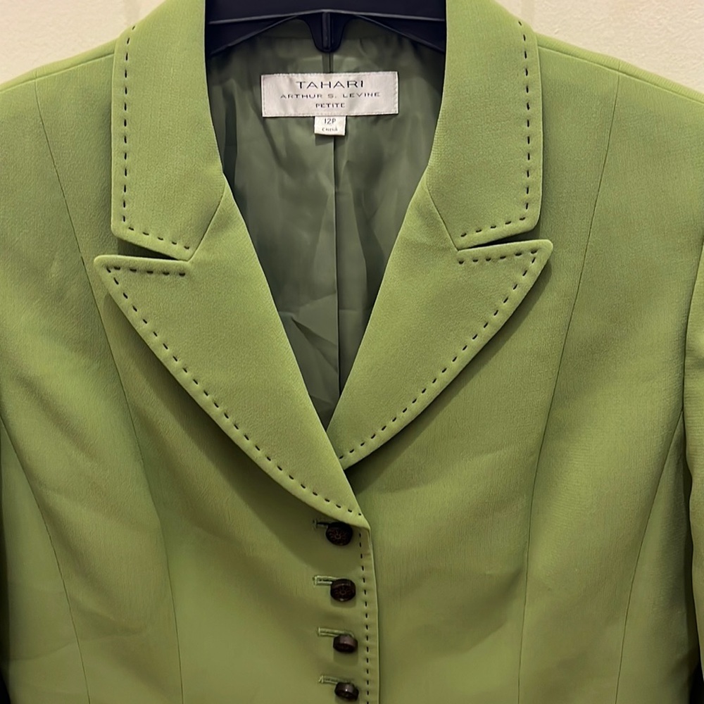 Women's Tahari size 12 petite blazer
